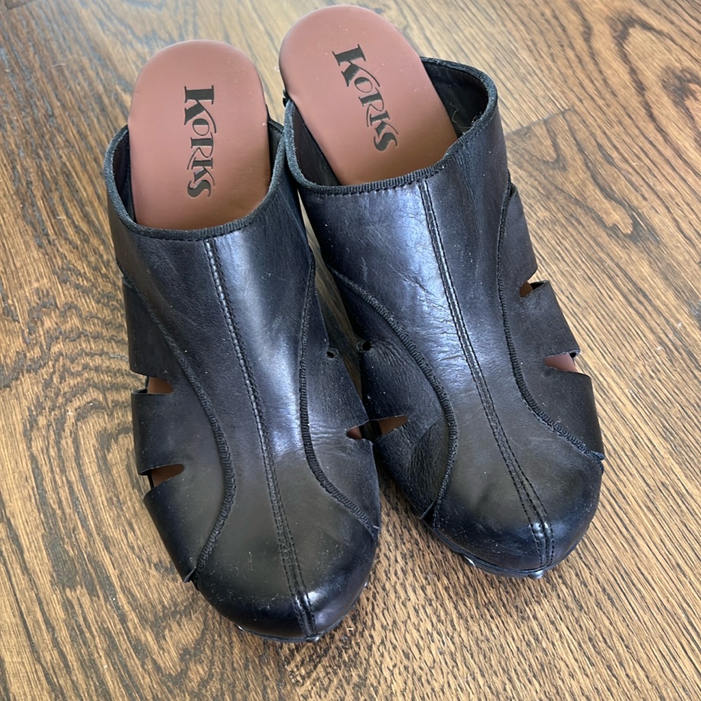 Korks Black Clogs